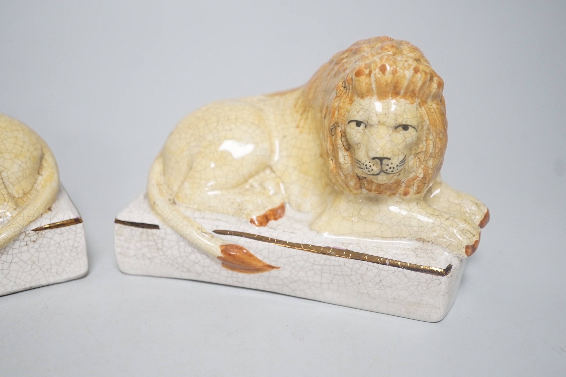 A pair of Staffordshire style lions, 15cm